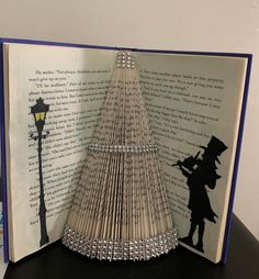 book page Christmas tree