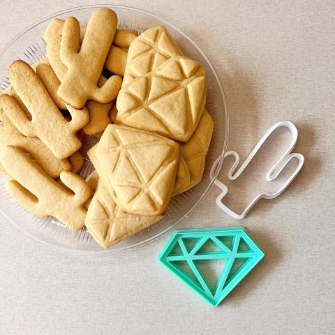 3d printed cookie cutters with cookies