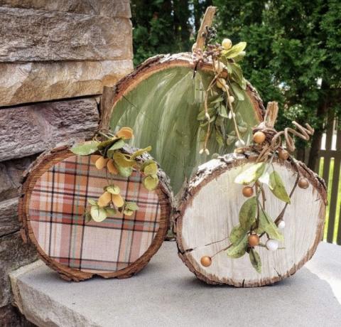 wood slice pumpkin