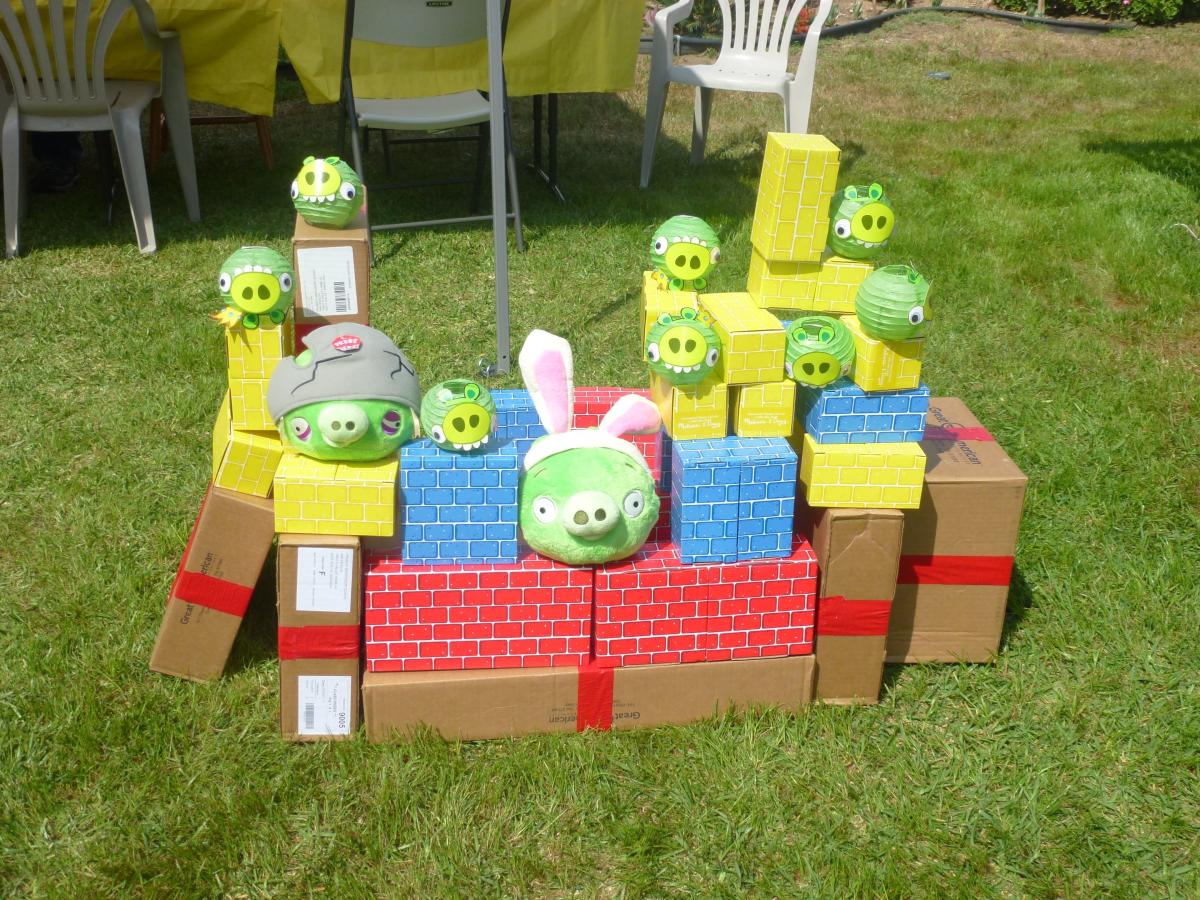 A cardboard block wall with pigs on it.